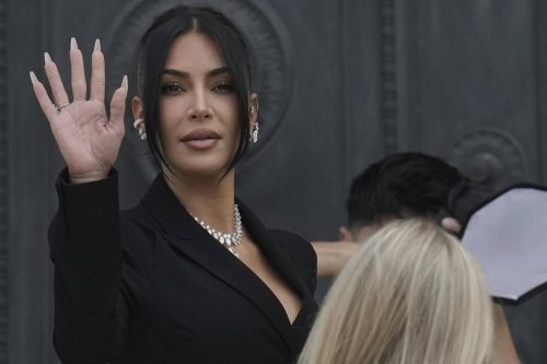 « J’étais certaine de mourir ce soir-là » : au procès des braqueurs de Kim Kardashian, ses larmes et son pardon