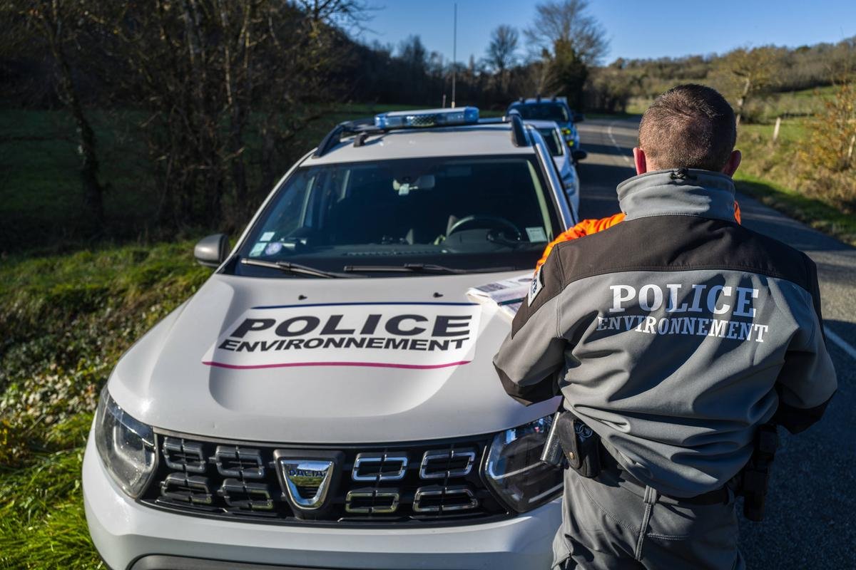 Attaques contre l’OFB : quand Bayrou et la droite maltraitent la police