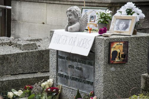 Paris : plus de 30 ans après, le buste de la tombe de Jim Morrison retrouvé par hasard