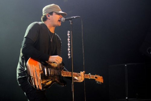 Tom DeLonge Unveils New Signature Fender ‘Starcaster’ Guitar