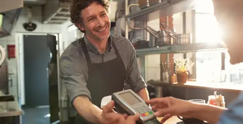Quebec is getting new tipping regulations, should Ontario do the same? Experts weigh in