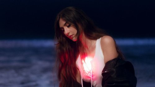 The personal apocalypse of Weyes Blood's 'And In The Darkness, Hearts Aglow'