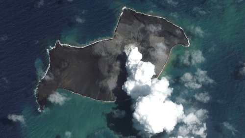 Satellite photos show Tonga before and after huge undersea volcano eruption