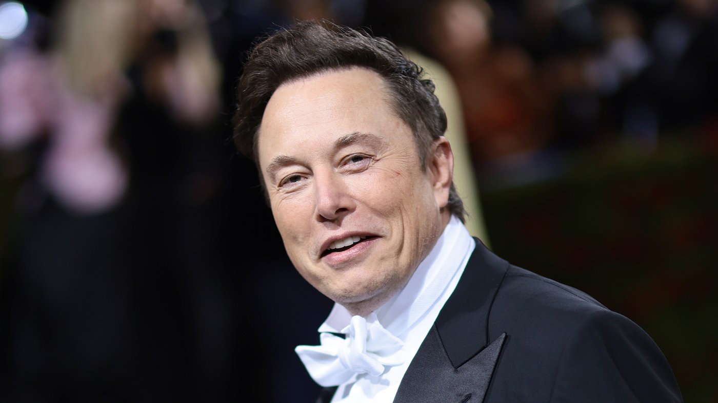 Elon Musk addresses Twitter staff about free speech, remote work, layoffs and aliens