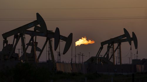 EPA aims to slash the oil industry's climate-warming methane pollution