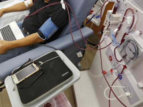 Hispanic dialysis patients are more at risk for staph infections, the CDC says