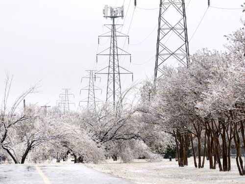 Texas ice storm leaves hundreds of thousands without power