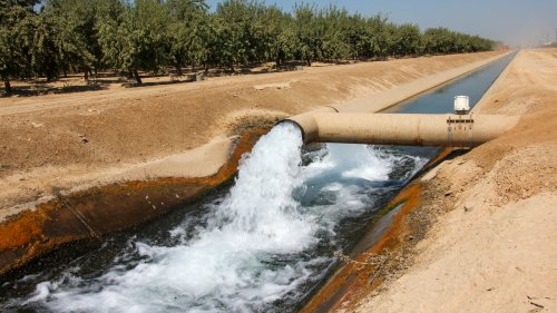 Satellites reveal the secrets of water-guzzling farms in California