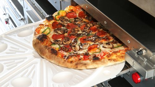 Our Robot Overlords Are Now Delivering Pizza, And Cooking It On The Go