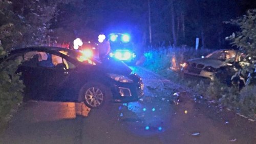 Unfall in Duisburg: Schwerverletzte Autofahrerin eingeklemmt