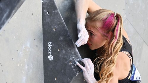 Hannah Meul klettert locker ins Boulder-Finale