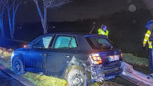Autofahrerin in Alpen verletzt – Verursacherin flüchtet