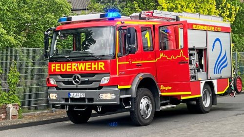 Klever Feuerwehr löscht Brand am EOC - Geschäft evakuiert
