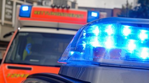 Auto überschlägt sich in Wuppertal: Fünf Verletzte