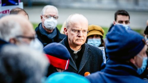 Missbrauch: Essener Bischof sieht Kirche in Existenzkrise