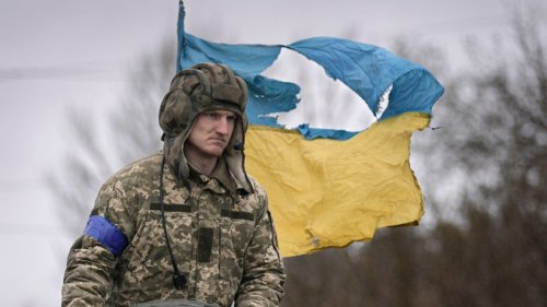 Ukraine-Krieg Liveblog: Putin verstärkt Luftangriffe ++ Kriegsrecht verlängert