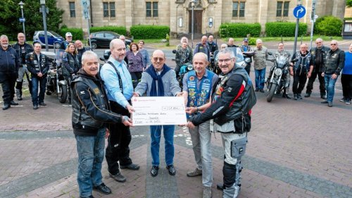 Ungewöhnliche Spende: Bikergruppe sammelt für kranke Kinder