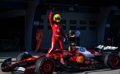 Lewis Hamilton grabs pole for Chinese Grand Prix sprint race