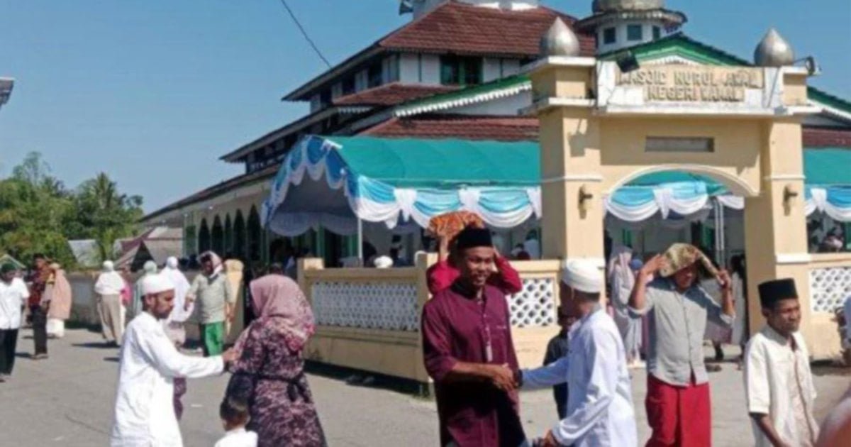 Maluku Muslims celebrate early Aidilfitri, marking Syawal with ancient lunar traditions