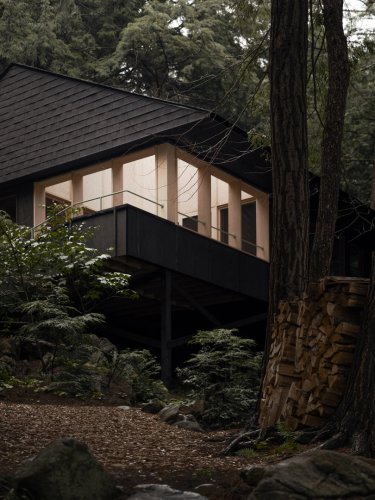 This Off-Grid Sleeping Cabin in Ontario’s Algonquin Park Is Fully Deconstructable
