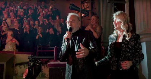 Neil Diamond Gives Us One Last Performance and It’s So Good, So Good
