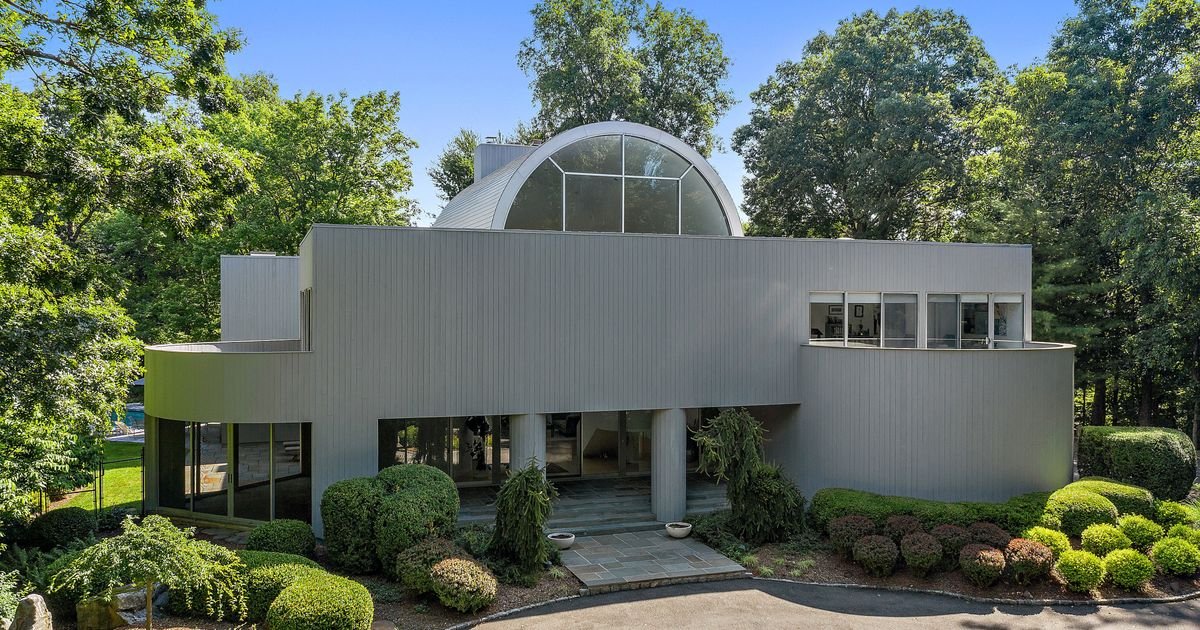 A Myron Goldfinger Mansion That’s Never Been on the Market