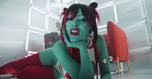 Doja Cat Has A Hot Alien Summer In The Need To Know Music Video Flipboard