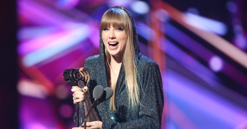 Taylor Swift Is Gonna Innovate, Vate, Vate at iHeartRadio Awards