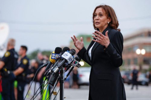 Kamala Harris 'seriously' roasted for repetitive remarks in Highland Park