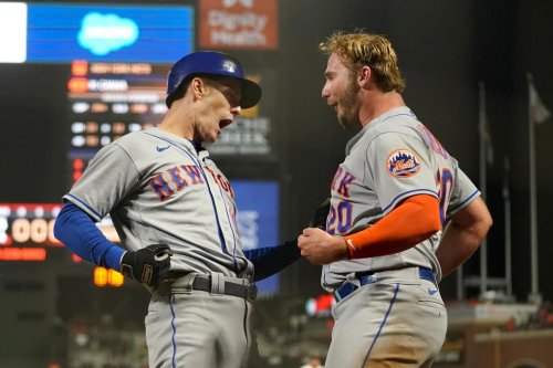Mets’ bats deliver laugher over Giants on Buck Showalter’s birthday