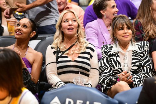 Who is Jeannie Buss' cryptic Lakers tweet directed at?