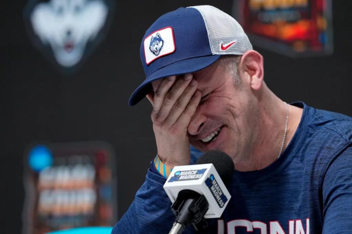 Dan Hurley won’t let UConn use travel debacle as a March Madness excuse