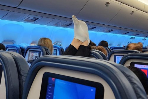 Passenger Shamed For Putting ‘smelly Feet On Airplane Headrest Flipboard