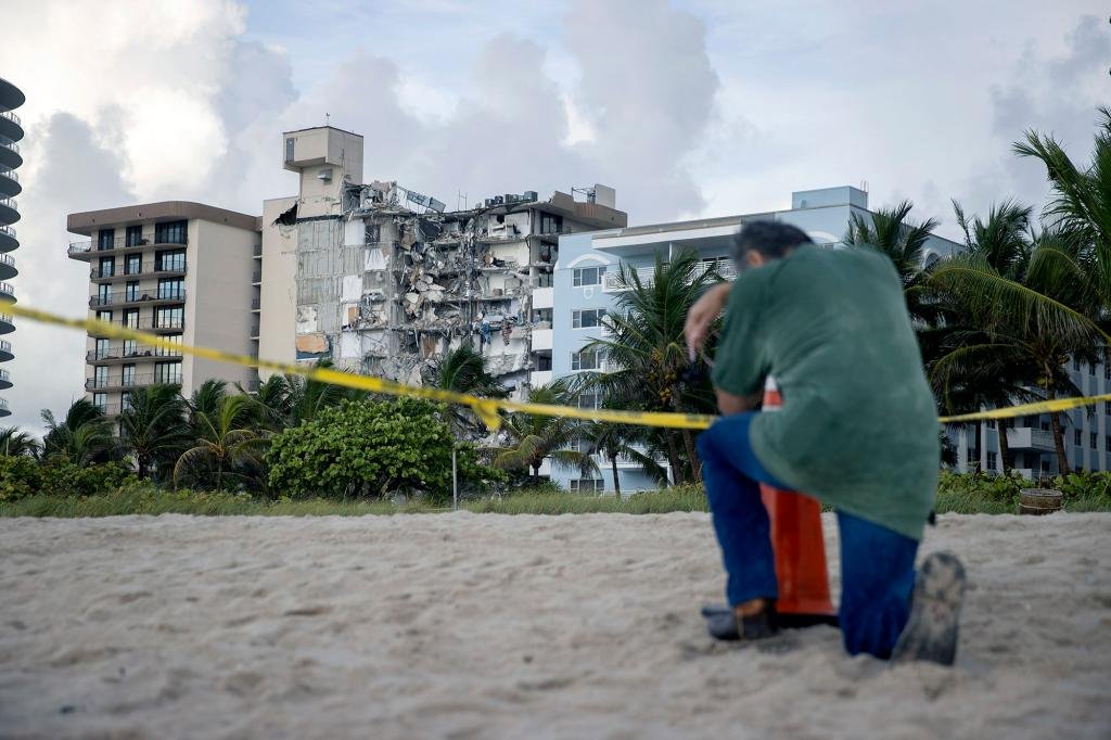 Fires hamper search for victims of Florida building collapse