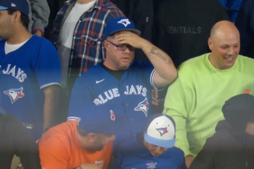 Blue Jays fan throws glove after missing out on Aaron Judge’s historic homer