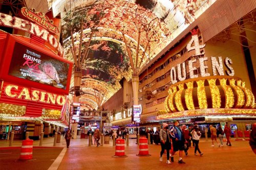 Las Vegas considering curfew for people under 21 after recent shootings