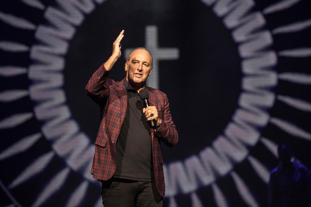 Hillsong founder Brian Houston responds to church homophobia claims