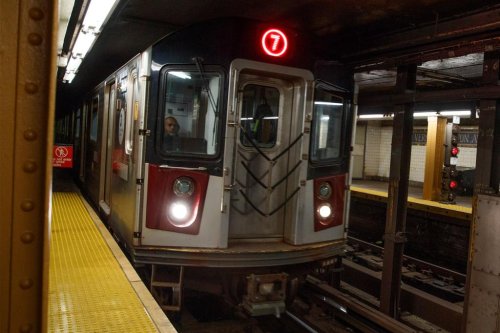 Straphanger Robbed By Trio Who Cut His Pockets On NYC Subway: Cops ...