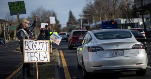 Conservatives’ Tesla Rescue Mission Has Its Work Cut Out