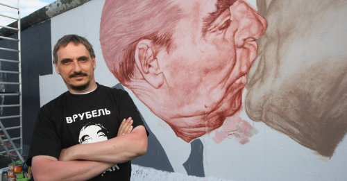 Dmitri Vrubel, Who Planted a Kiss on the Berlin Wall, Dies at 62