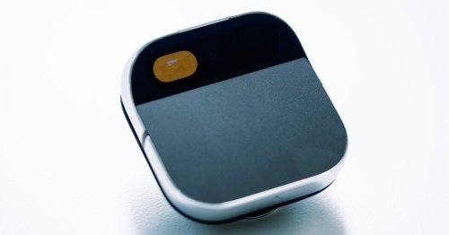 This Artificially Intelligent Pin Wants to Free You From Your Phone