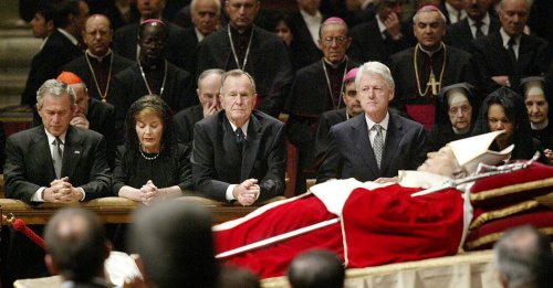 Mourners Bid Solemn Farewell to Pope Francis