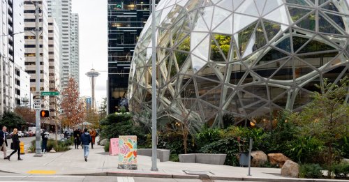 Amazon Freezes Corporate Hiring in Its Retail Business