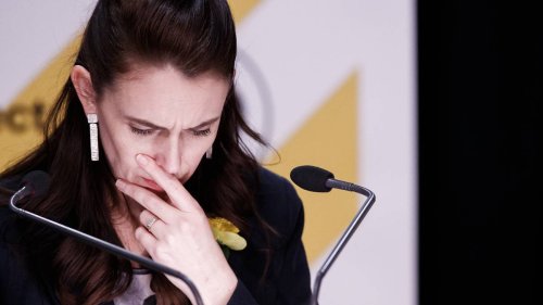 Covid-19 Delta outbreak: Thomas Coughlan - Jacinda Ardern's elimination gamble, as 300,000 people head to work - NZ Herald