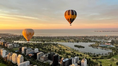 Man killed after falling from a hot air balloon in Melbourne; passengers ‘traumatised’