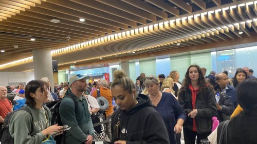 Travellers face hour-long delays at Auckland International Airport, rush to gates to make flights
