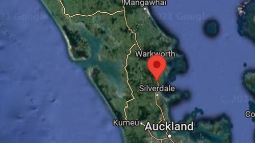 Auckland traffic: Three people injured in State Highway 1 crash at Puhoi - motorists urged to delay travel - NZ Herald