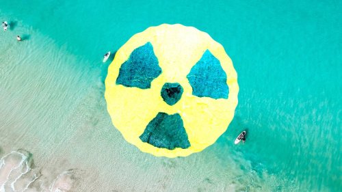 Tourists warned of 'radiation risk' at WA beaches by Australian marine scientists
