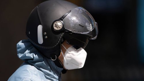 Covid 19 Omicron outbreak: People urged to act as though Omicron is in their community as cases increase