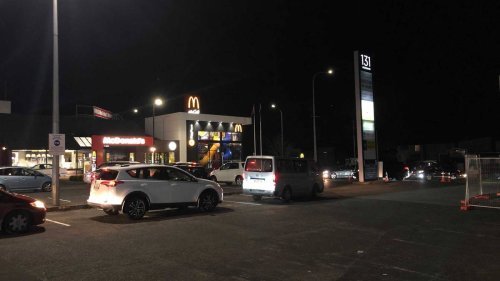 Covid 19 Delta outbreak: Welcome to level 3, Auckland! 80 cars at one drive-through as people head for takeaways - NZ Herald